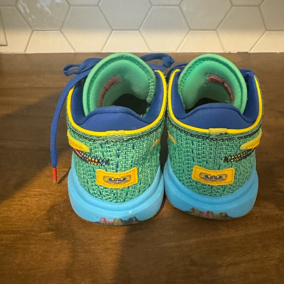 LEBRON “KALEIDOSCOPE” Basketball Shoe - Picture 7 of 11